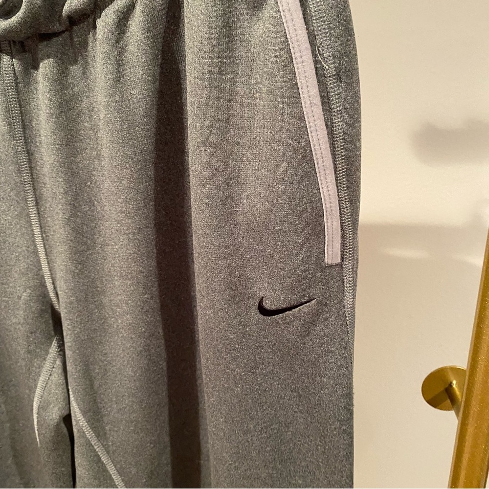 Nike Therma Fit Women’s Sweat Pants Size Large